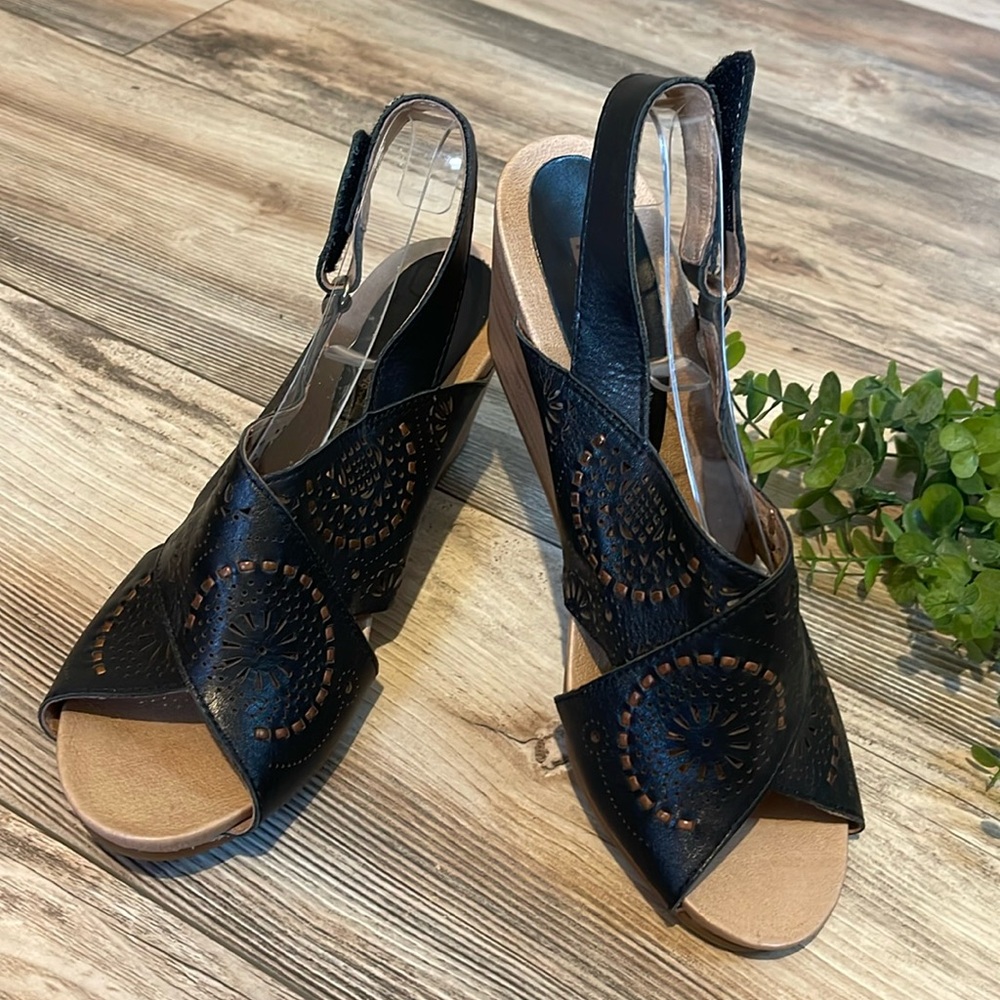 Pikolinos Laser Cut Black Medallion Metallic Stud Wedge Slingback Sz 9.5/10